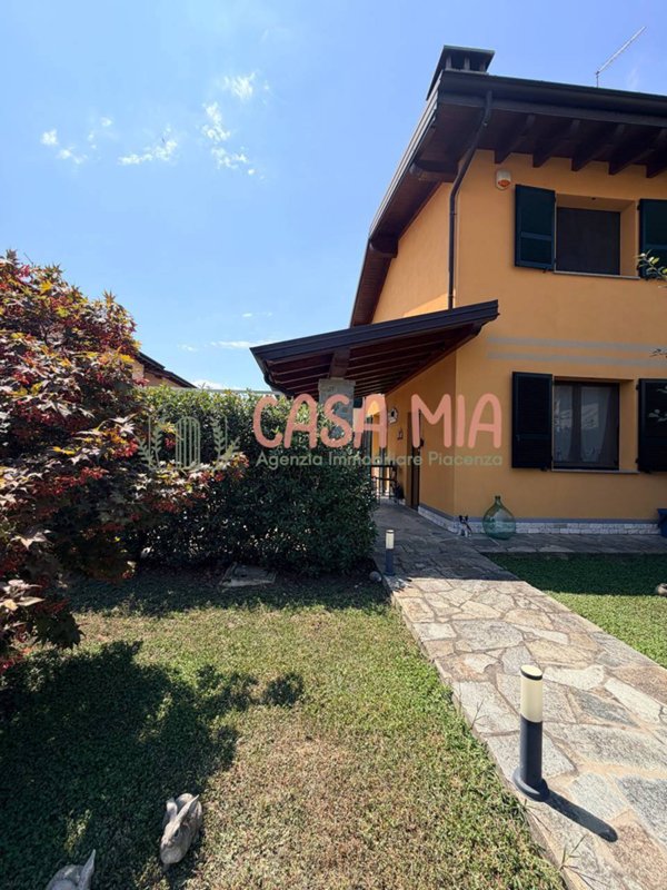 casa indipendente in vendita a Rottofreno in zona San Nicolò a Trebbia