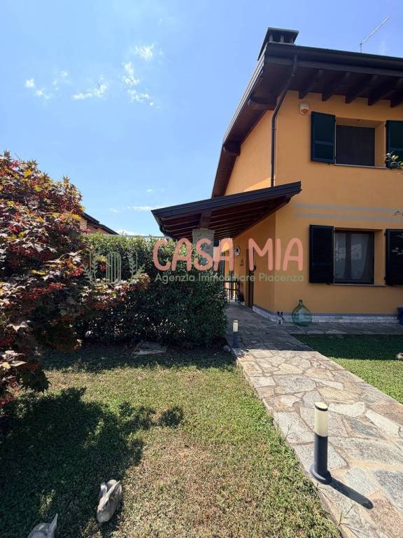 casa indipendente in vendita a Rottofreno in zona San Nicolò a Trebbia