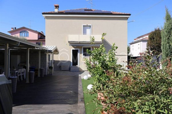 casa indipendente in vendita a Rottofreno in zona San Nicolò a Trebbia