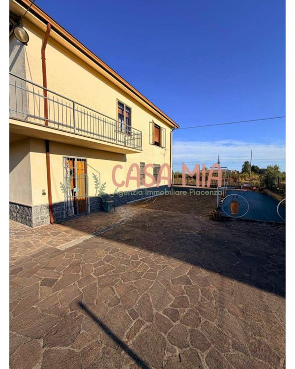 casa indipendente in vendita a Rottofreno