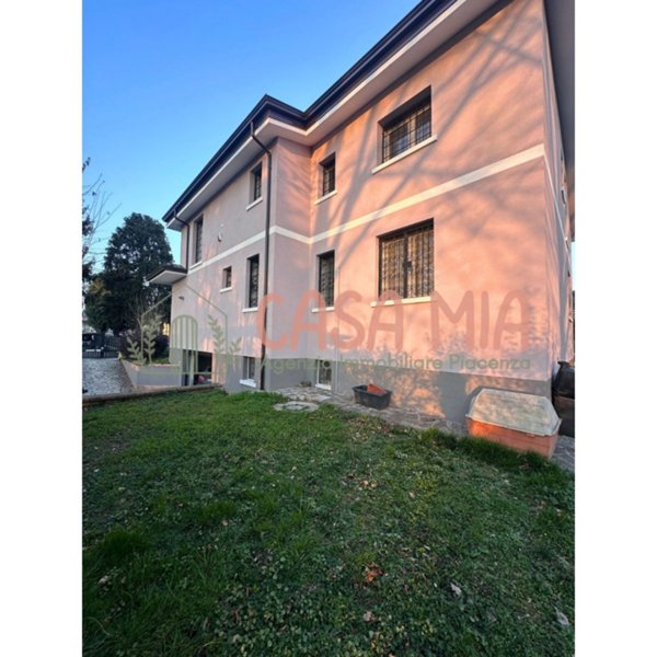 casa indipendente in vendita a Rottofreno in zona San Nicolò a Trebbia
