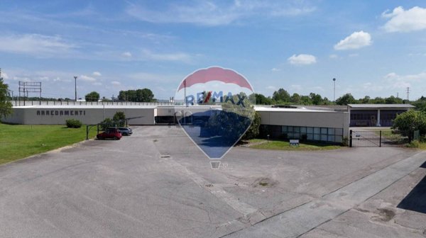 locale commerciale in vendita a Greggio