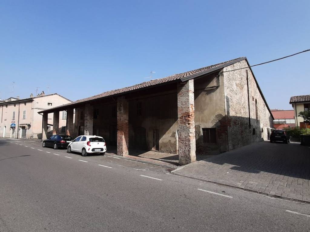 intera palazzina in vendita a San Giorgio Piacentino