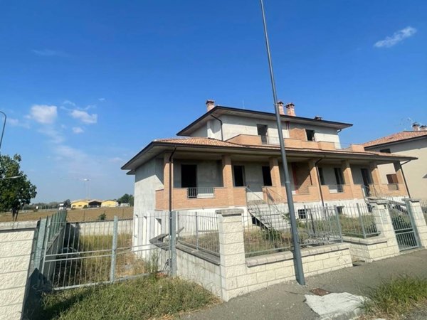 casa indipendente in vendita a San Giorgio Piacentino