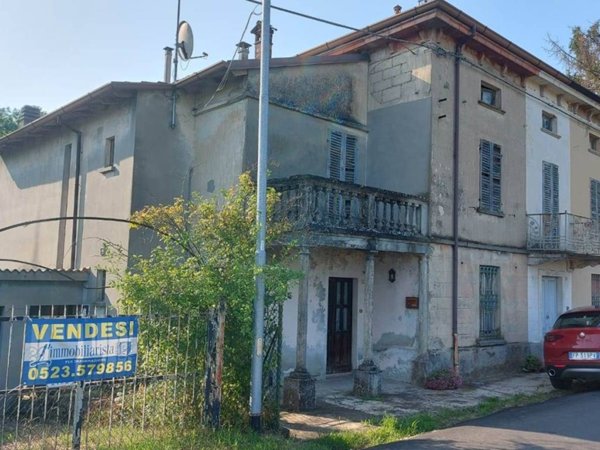 casa indipendente in vendita a San Giorgio Piacentino in zona Viustino