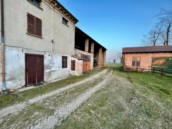 casa indipendente in vendita a San Giorgio Piacentino