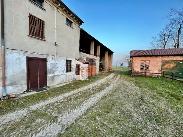 casa indipendente in vendita a San Giorgio Piacentino