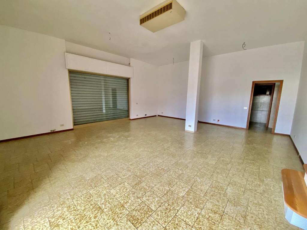 negozio in vendita a San Giorgio Piacentino