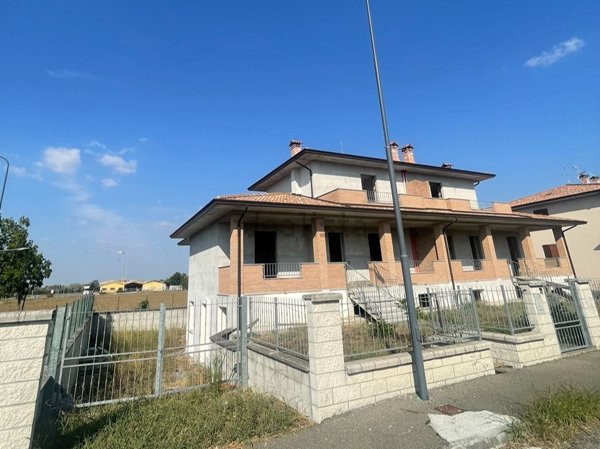 casa indipendente in vendita a San Giorgio Piacentino