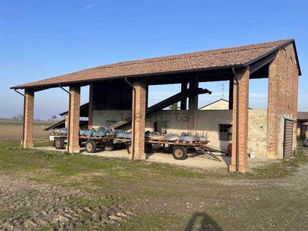 pentavano in vendita a San Giorgio Piacentino in zona Centovera