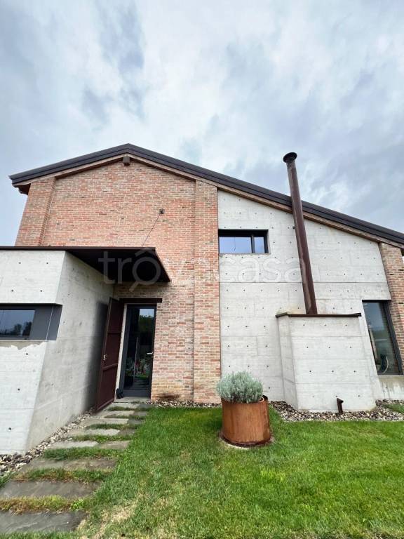 casa indipendente in vendita a San Giorgio Piacentino