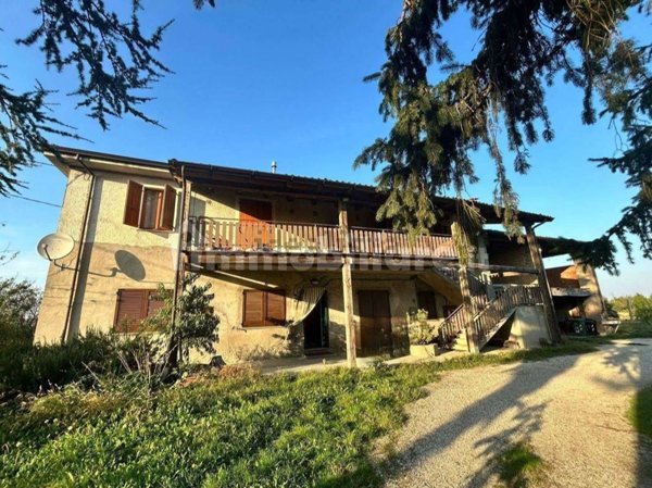 esavano in vendita a San Giorgio Piacentino