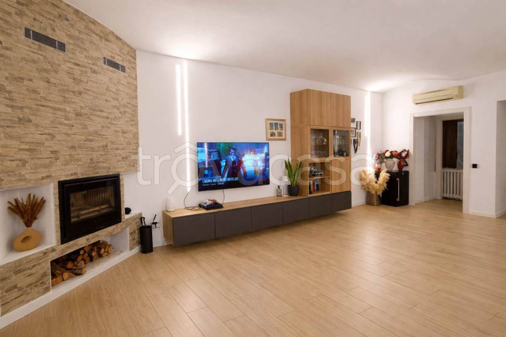 casa indipendente in vendita a San Giorgio Piacentino in zona Viustino