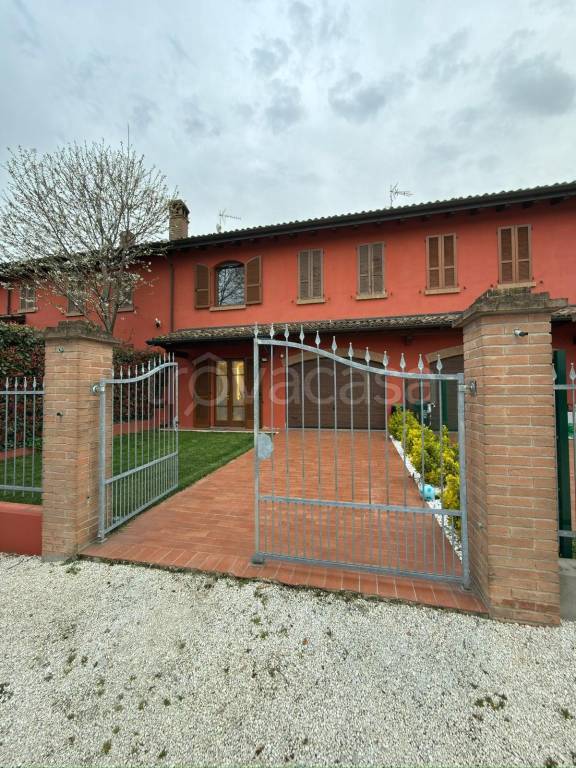 casa indipendente in vendita a San Giorgio Piacentino in zona Viustino