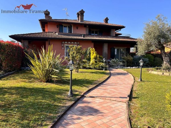 casa indipendente in vendita a San Giorgio Piacentino in zona Viustino