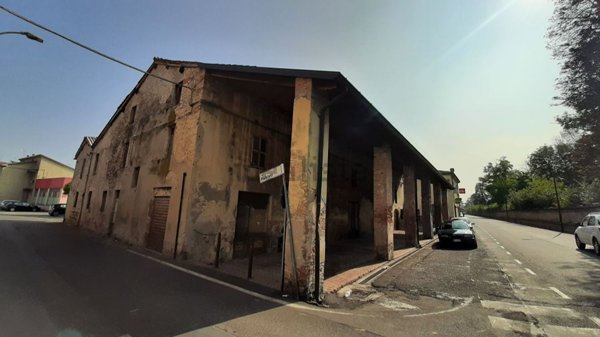 negozio in vendita a San Giorgio Piacentino