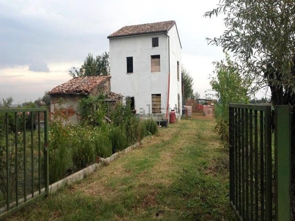casale in vendita a San Pietro in Cerro