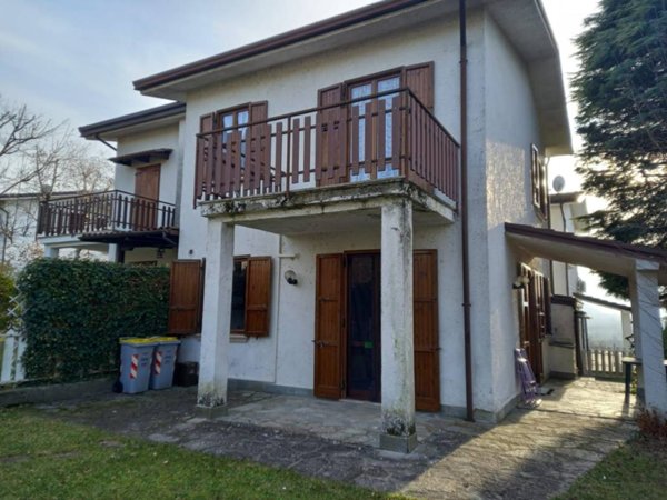 casa indipendente in vendita a Travo in zona Quadrelli