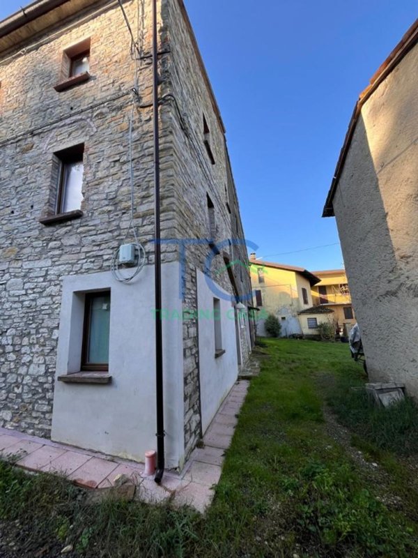 casa indipendente in vendita a Travo