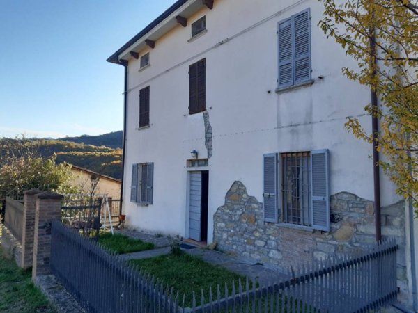 casa indipendente in vendita a Travo in zona Bobbiano