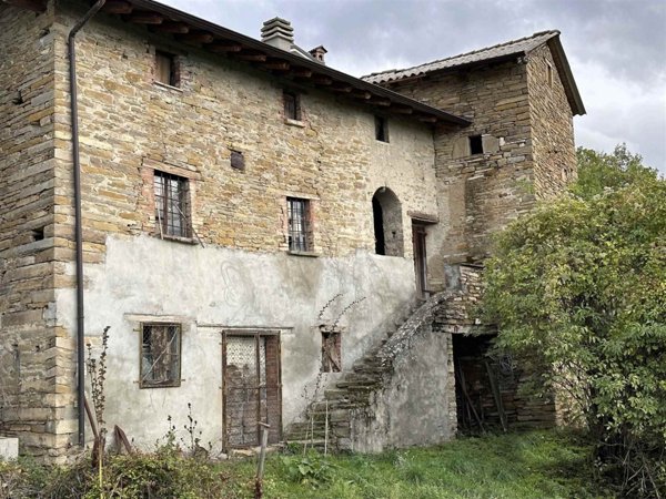 casa indipendente in vendita a Travo