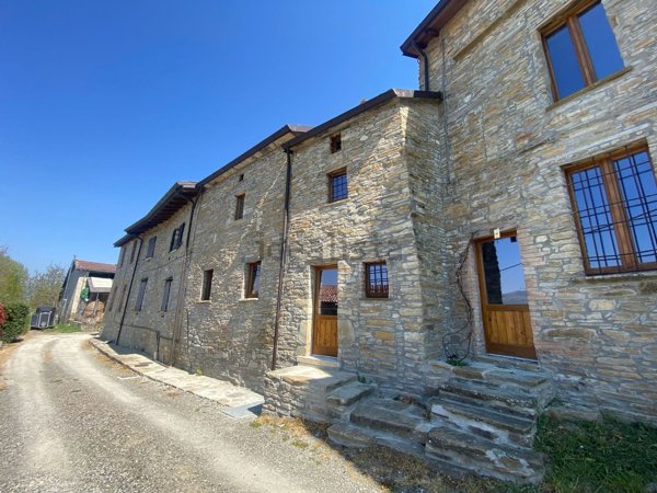 casa semindipendente in vendita a Travo