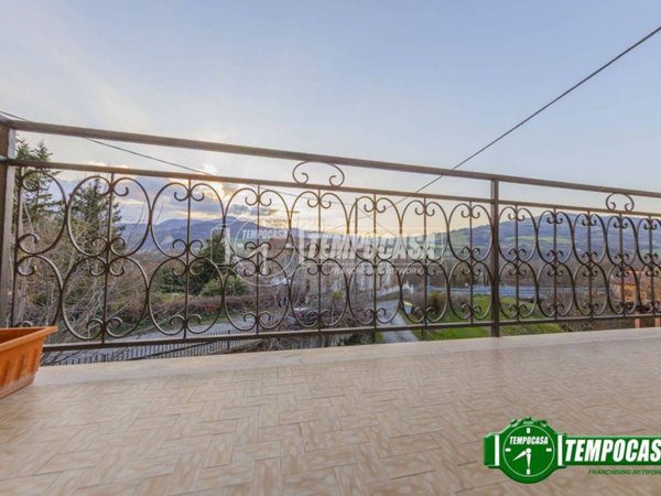 appartamento in vendita a Travo in zona Quadrelli