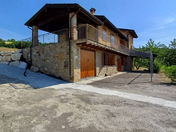 casa indipendente in vendita a Travo in zona Bobbiano