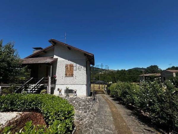 casa indipendente in vendita a Travo in zona Quadrelli
