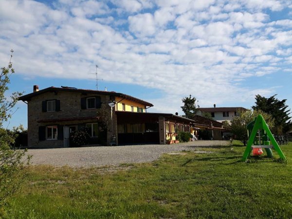 casa indipendente in vendita a Travo