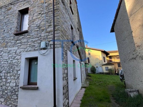 casa indipendente in vendita a Travo