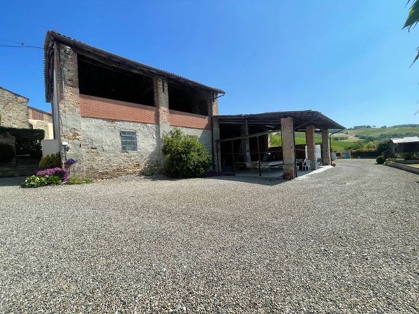 casa indipendente in vendita a Travo