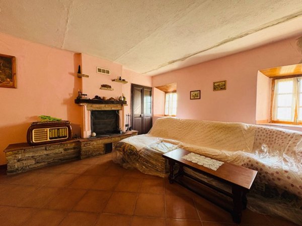 casa indipendente in vendita a Travo