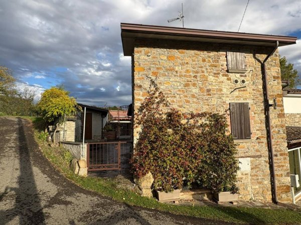 casa indipendente in vendita a Travo