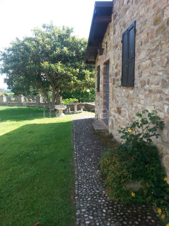 casa indipendente in vendita a Travo