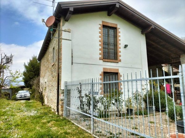 casa indipendente in vendita a Travo