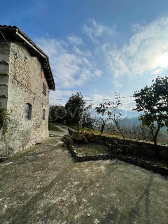 casa indipendente in vendita a Travo