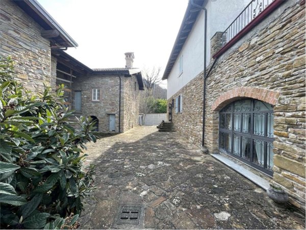 casa indipendente in vendita a Travo