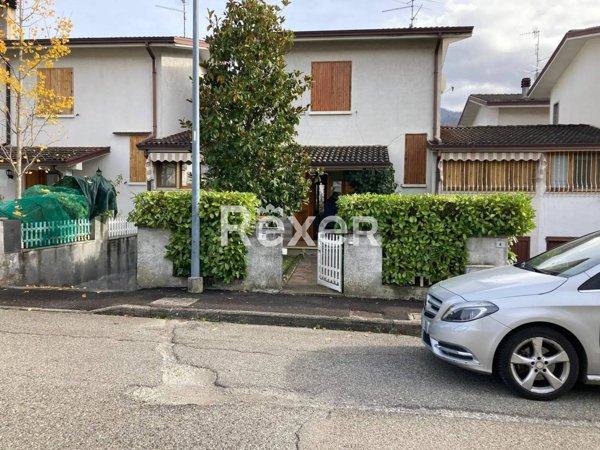 casa indipendente in vendita a Travo