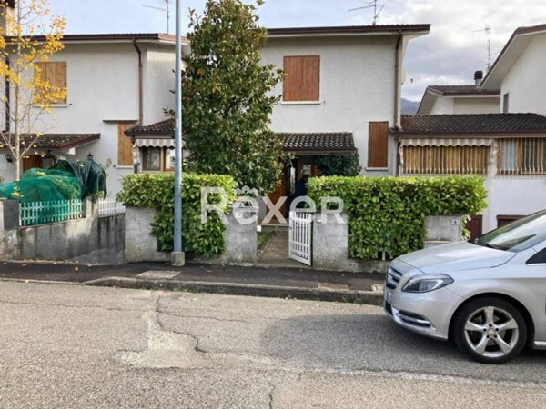 casa indipendente in vendita a Travo