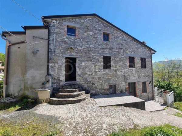 casa indipendente in vendita a Travo in zona Donceto