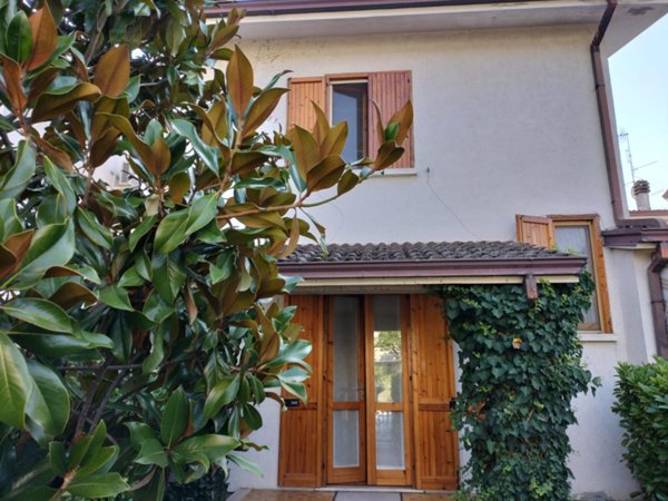 casa indipendente in vendita a Travo