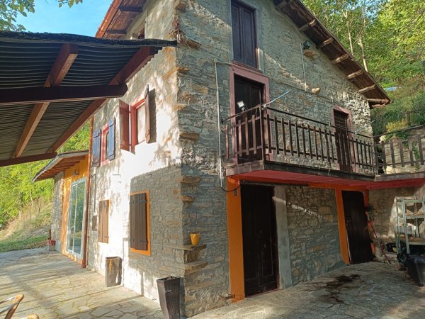 casa indipendente in vendita a Travo