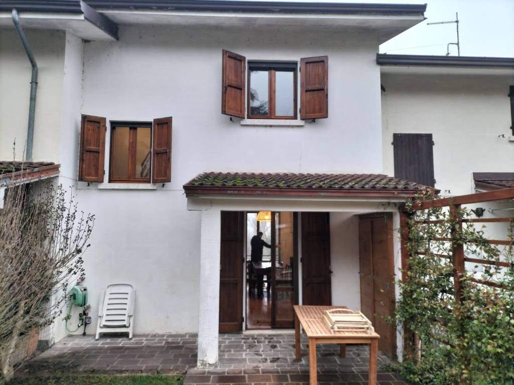 casa indipendente in vendita a Travo in zona Quadrelli