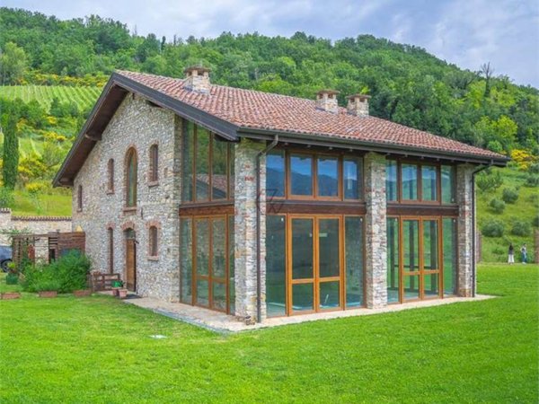 casa indipendente in vendita a Travo