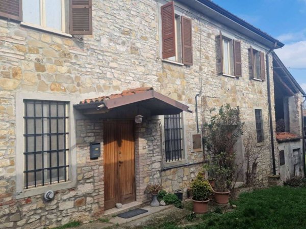 casa indipendente in vendita a Travo