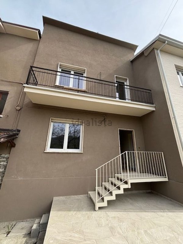 casa indipendente in vendita a Travo