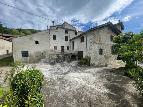 casa indipendente in vendita a Travo
