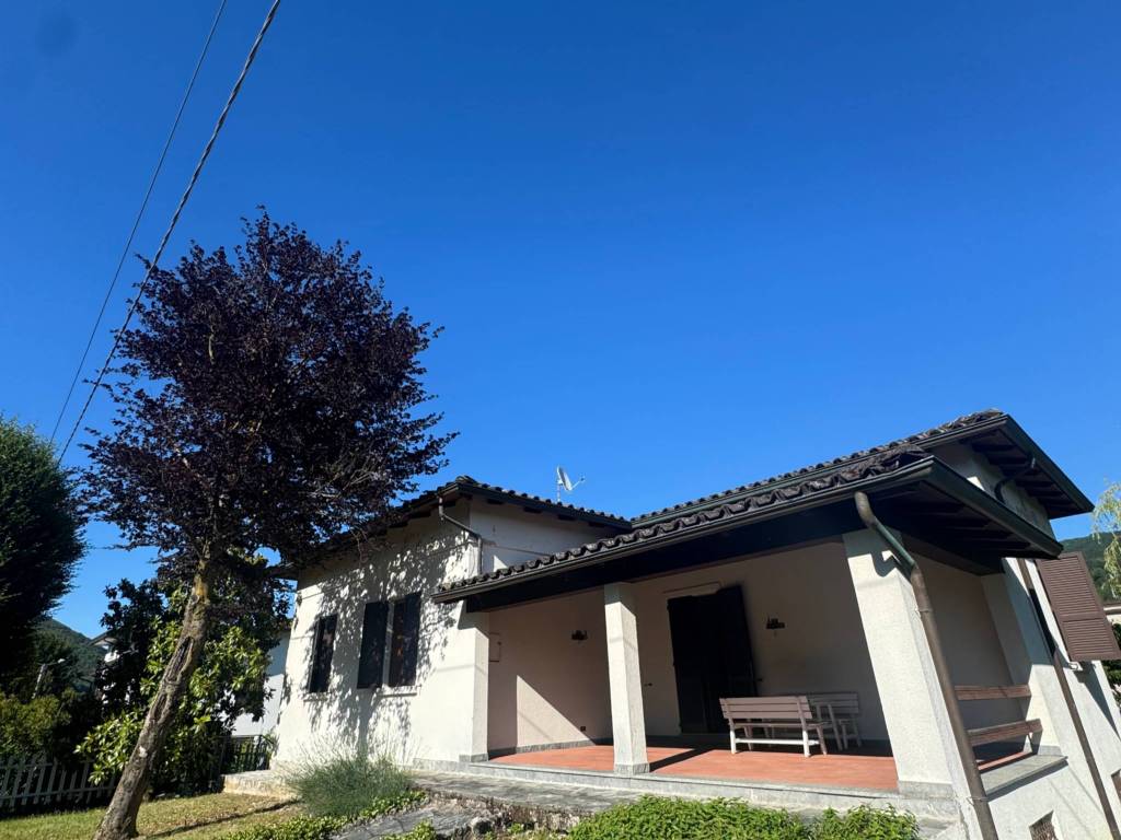 casa indipendente in vendita a Travo