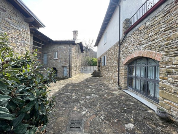 casa indipendente in vendita a Travo